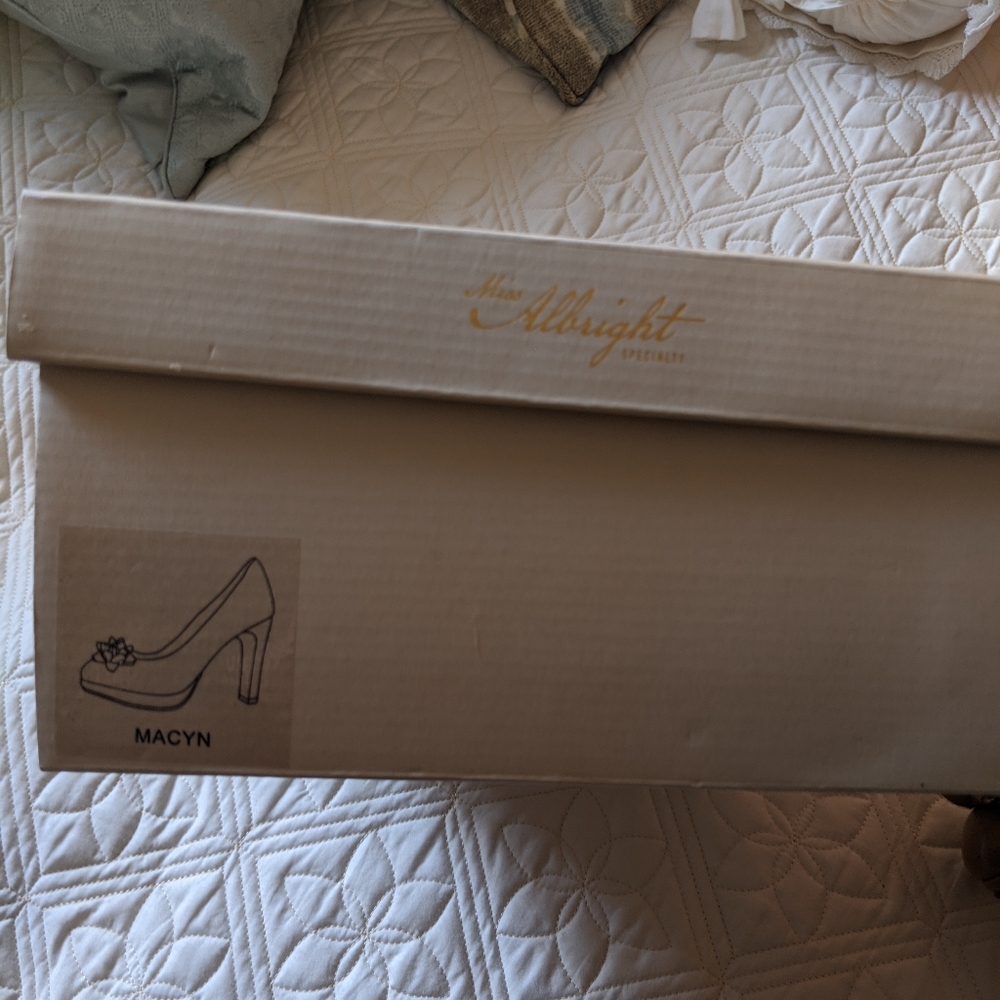 NEW ANTHROPOLOGIE Macyn Heels - Picture 7 of 8